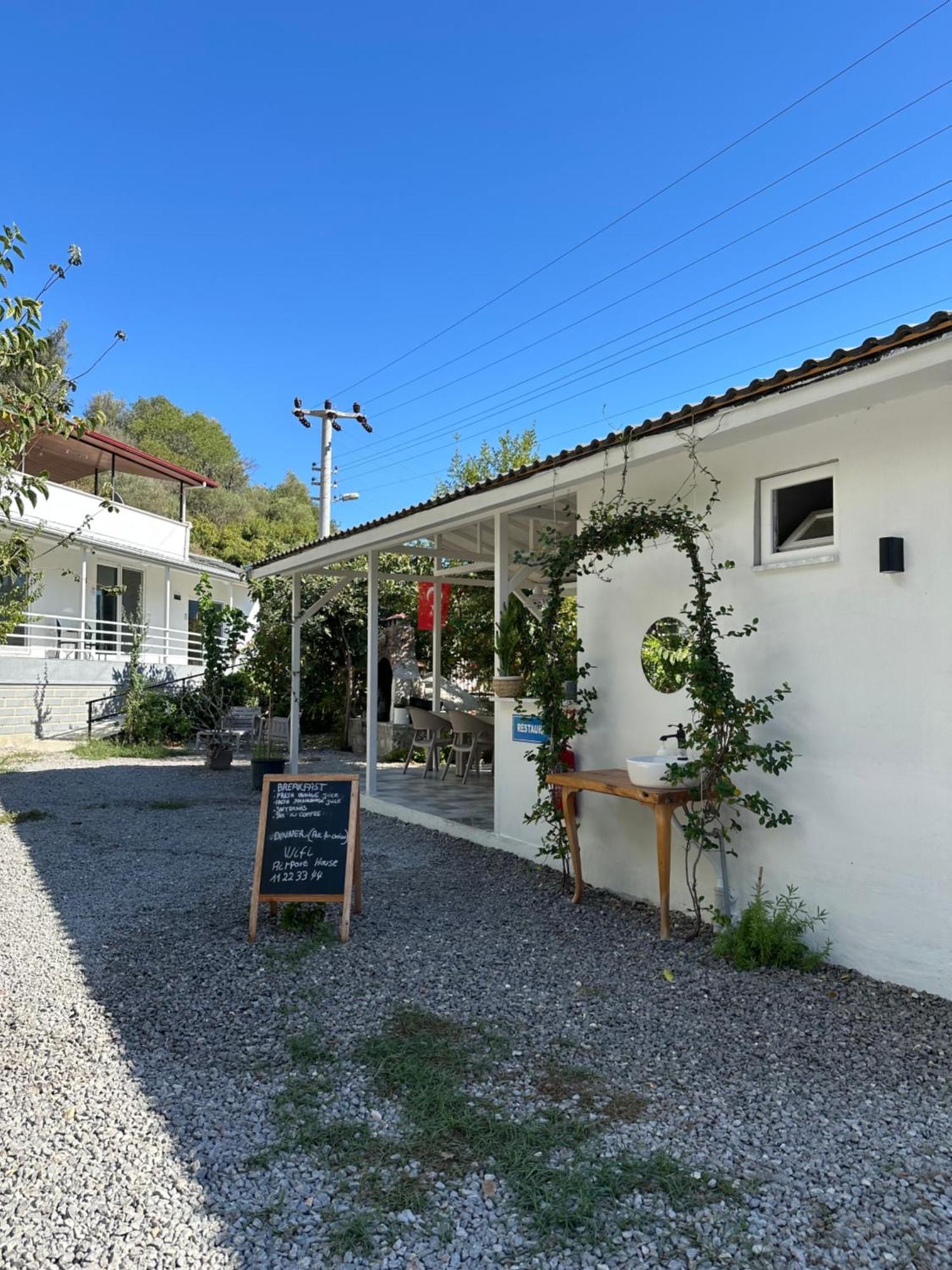 Airport Blue Eye House Ideal For Air Travellers 5 Km From Airport ดาลามาน ภายนอก รูปภาพ